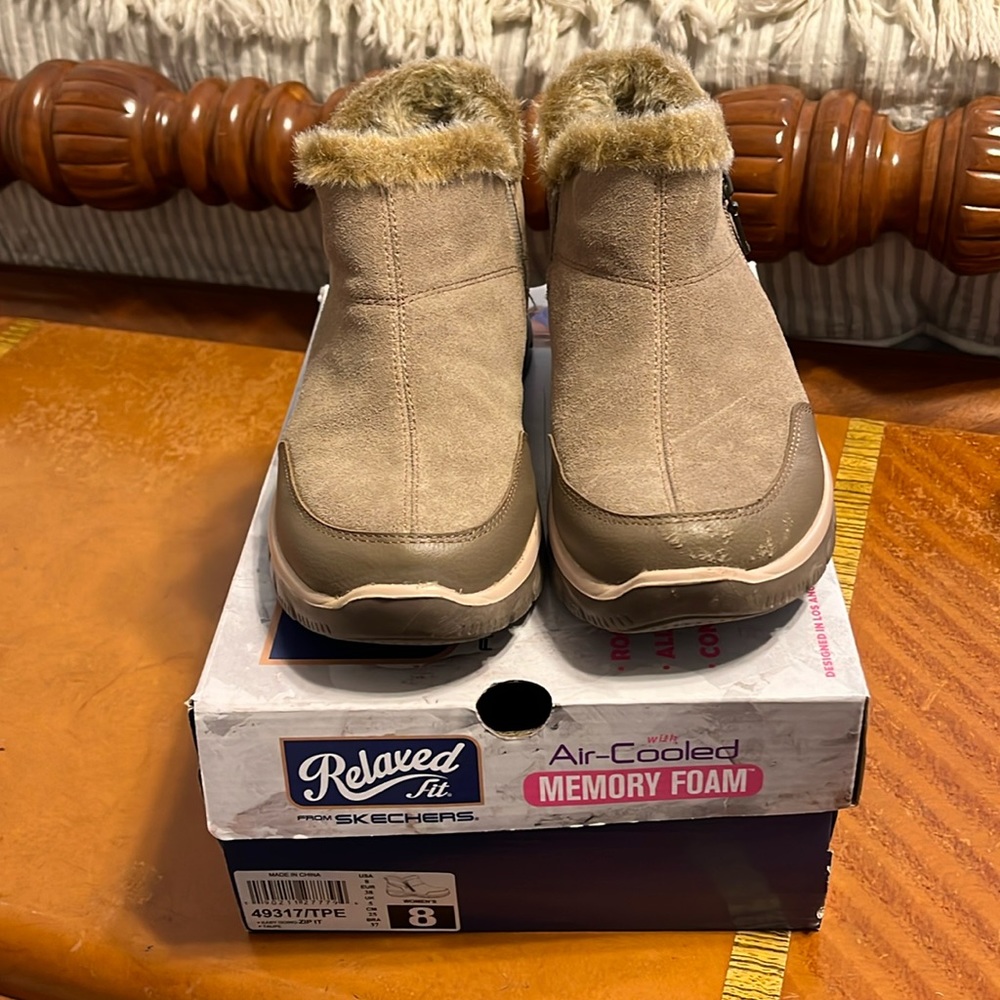 Skechers Easy Going Zip It Taupe Memory Foam booties Size 8M